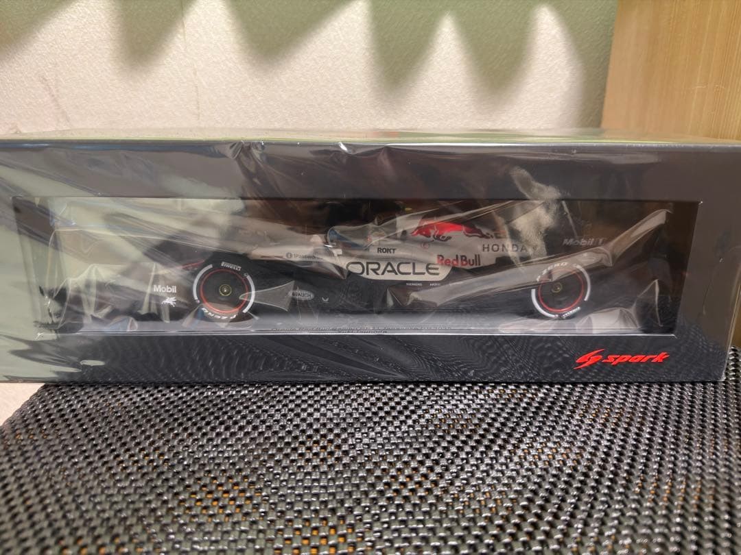 Spark 1/18 Red Bull RB21 Yuki Tsunoda Suzuka GP 2025 Special Color Model