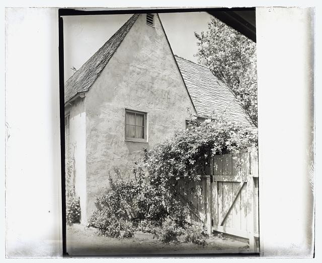 Photo:Hollywood California 1923 French Village house gate Highland Avenue