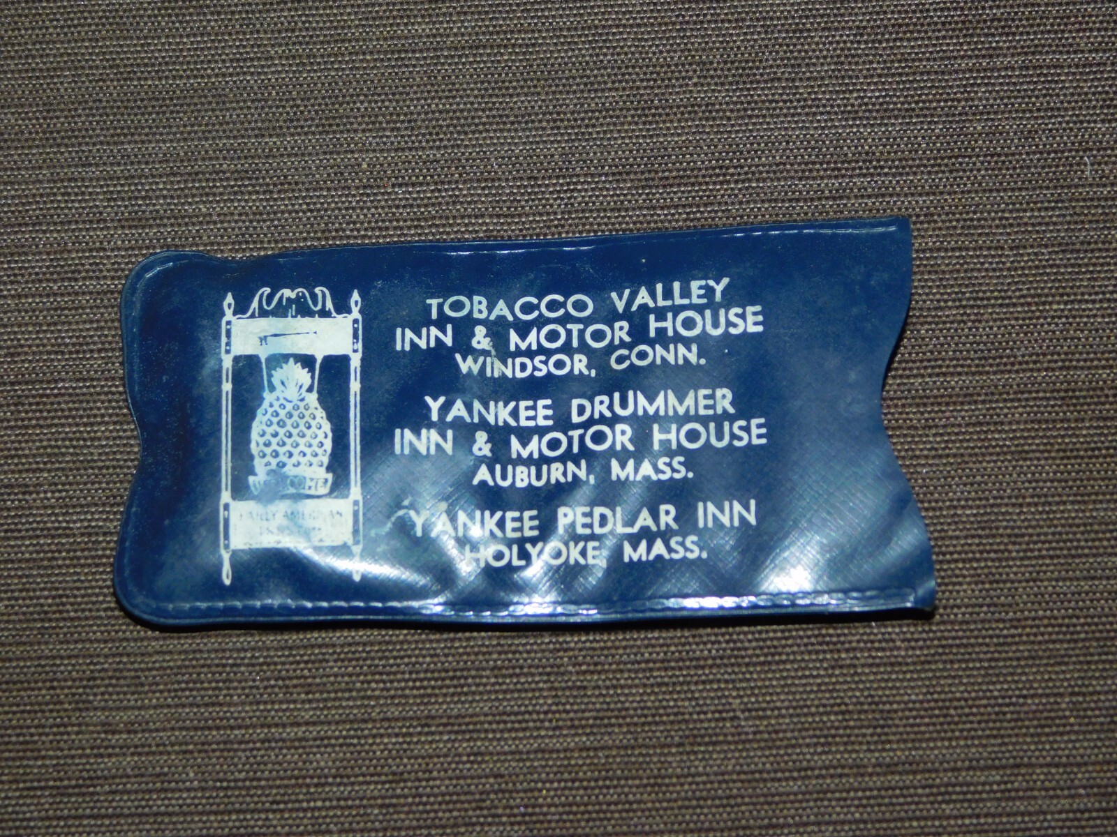 VINTAGE SOUVENIR TOBACCO VALLEY INN MOTOR HOUSE WINDSOR CONN MINI SEWING KIT