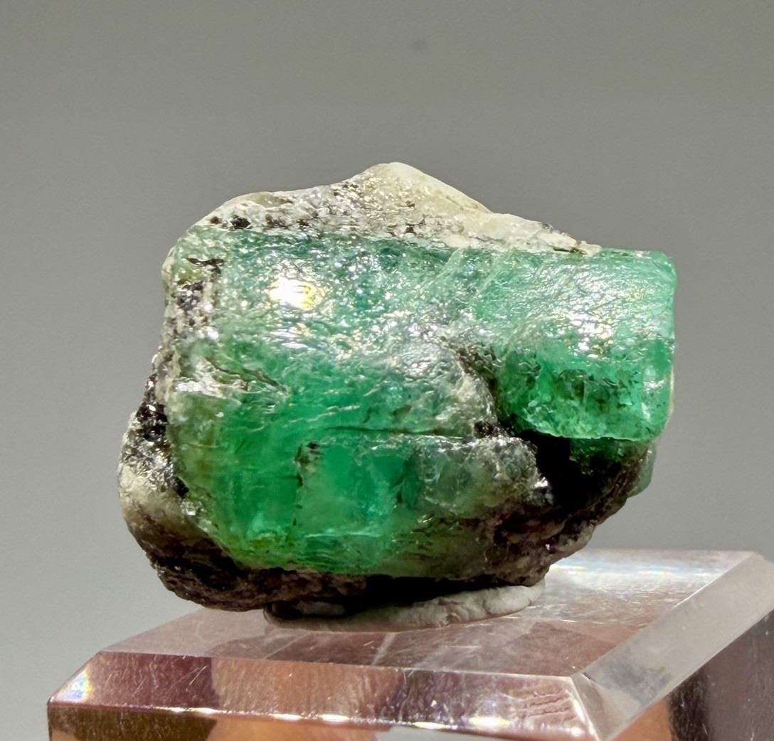 Natural Emerald Specimen From Ural Russia, Green Beryl, 9.5gm Natural Emerald Specimen From Ural Russia, Green Beryl, 9.5gm