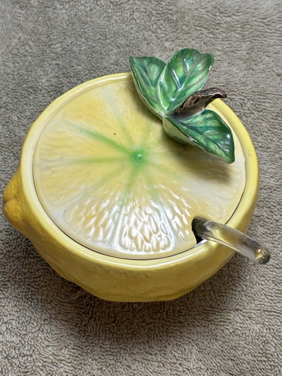 LEFTON’S No. 3021 lemon half sugar bowl w/ lid and spoon, EXCELLENT CONDITION. LEFTON’S No. 3021 lemon half sugar bowl w/ lid and spoon, EXCELLENT CONDITION.