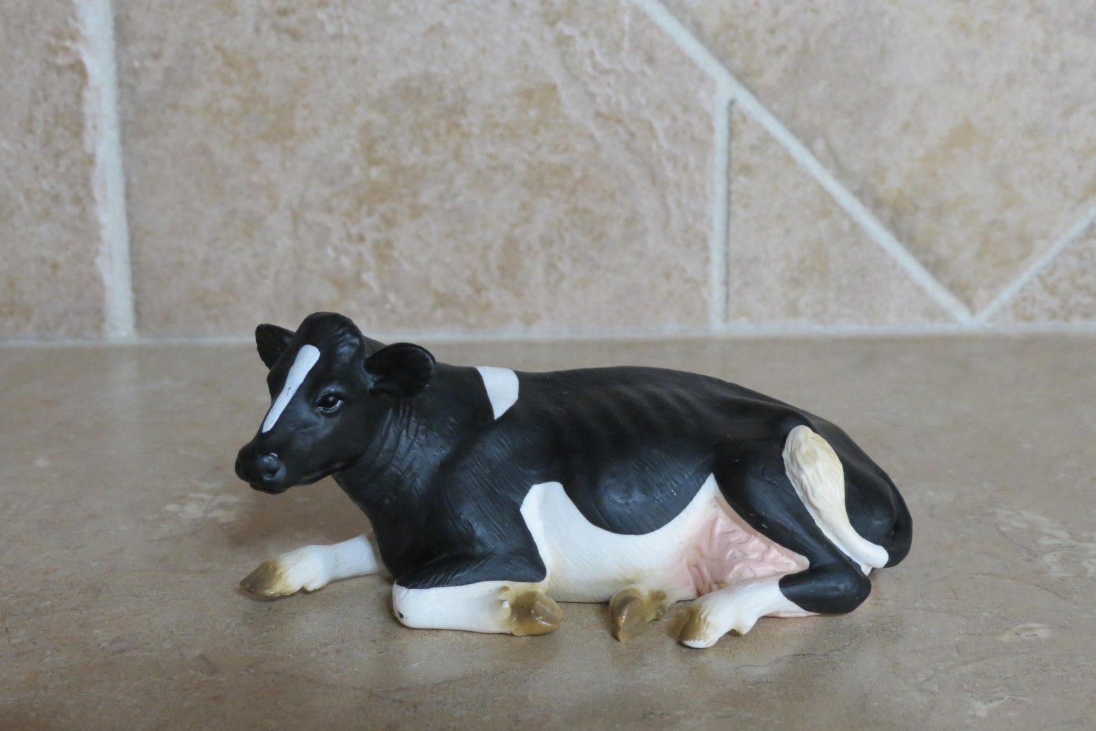 Schleich 13142 Holstein Laying Cow Retired milk dairy farm cattle animal toy Schleich 13142 Holstein Laying Cow Retired milk dairy farm cattle animal toy