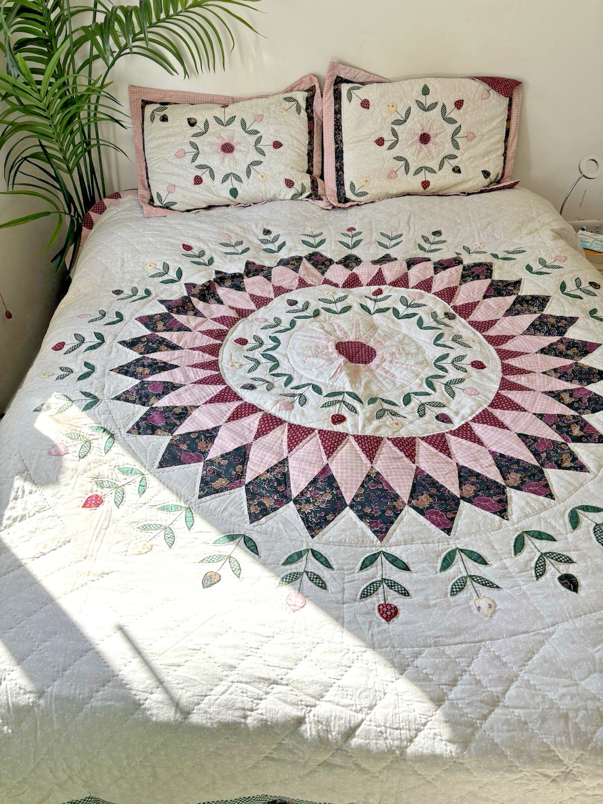 Vintage Patchwork Quilted Bedspread & 2 Pillowcase King / Double 260cmx230 cm Vintage Patchwork Quilted Bedspread & 2 Pillowcase King / Double 260cmx230 cm