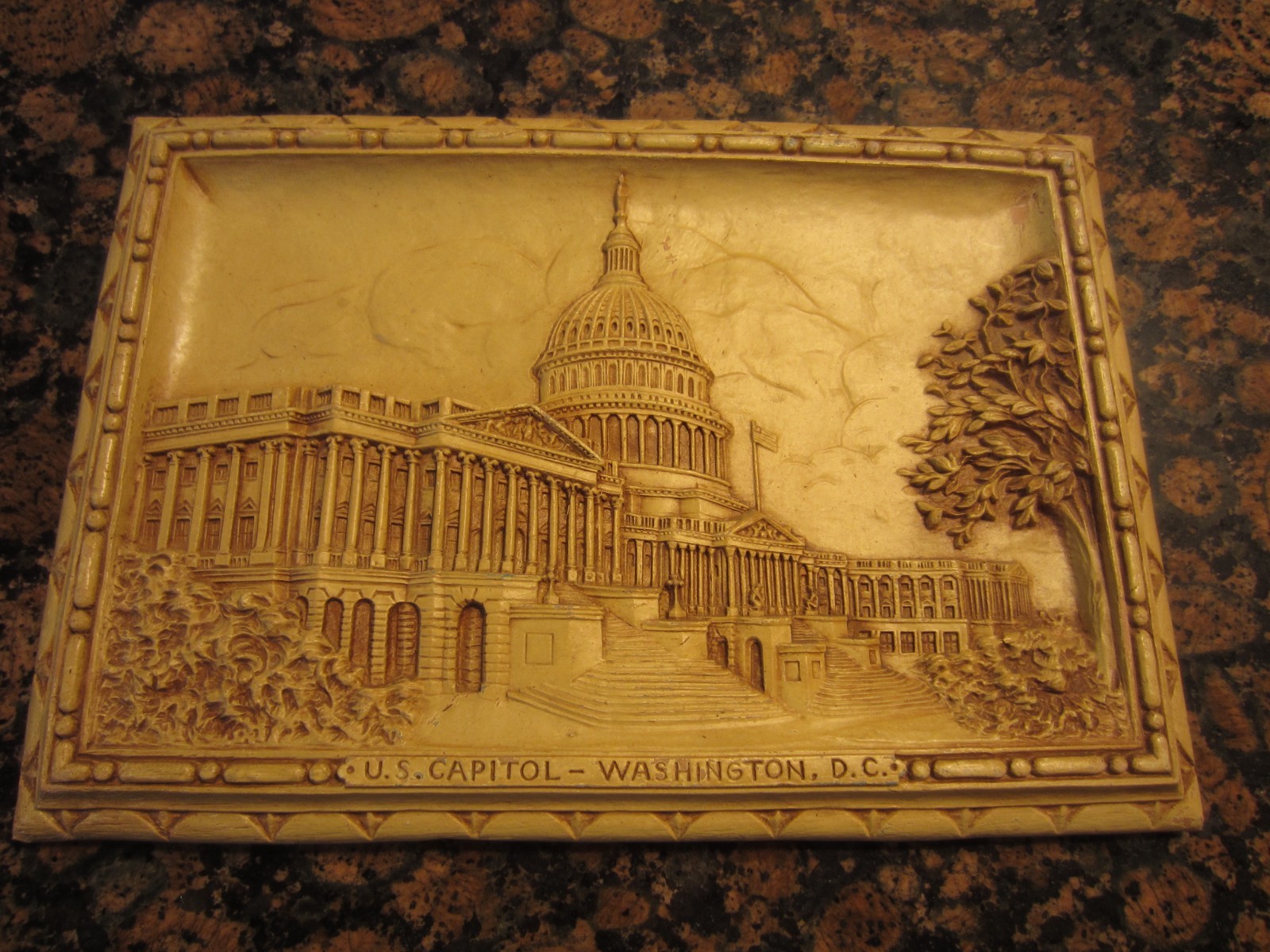Vintage MINT condition Wall plaque Genuine Burwood U.S. Capitol 9 1/4 X 6 1/2