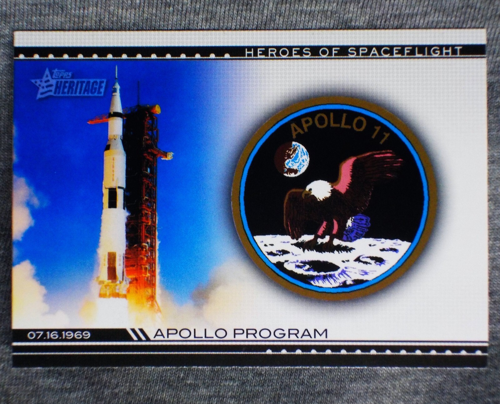Topps APOLLO 11 Heritage American Heroes Spaceflight  USA LANDS ON MOON HSF-22 