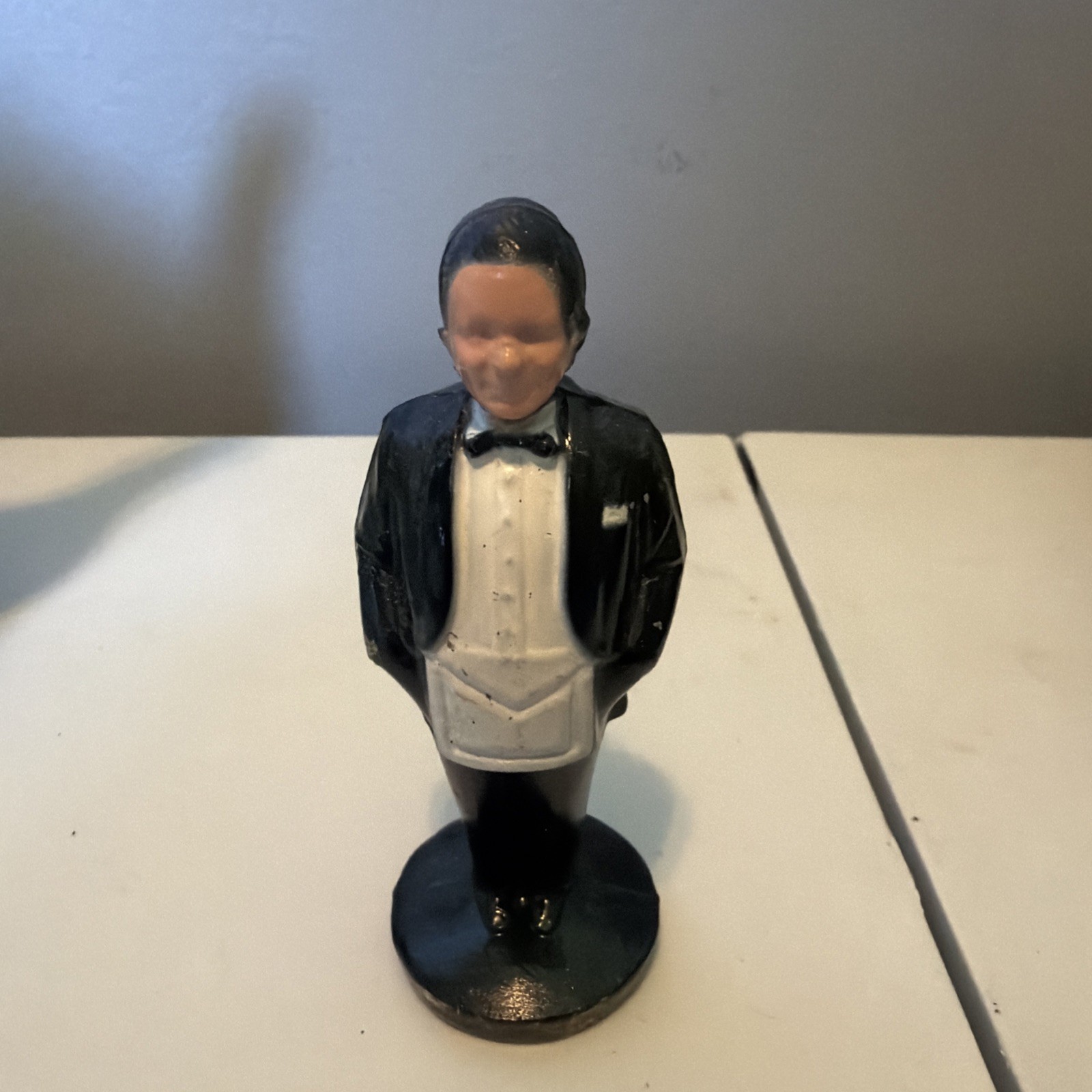Vintage Ceramic Masonic Figurine (BW) with callouts (READ Description) 