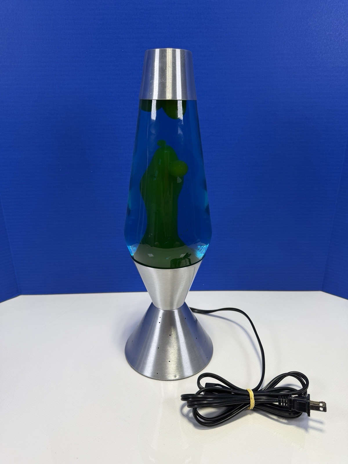 Vintage 1999 Lava Lite Motion Lamp Silver Starlite Base ~Yellow Lava ~16 1/2\