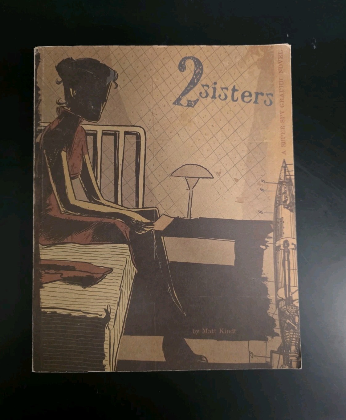 2 Sisters - A SUPER-SPY GRAPHIC NOVEL - Oversized - Matt Kindt - Graphic Novel