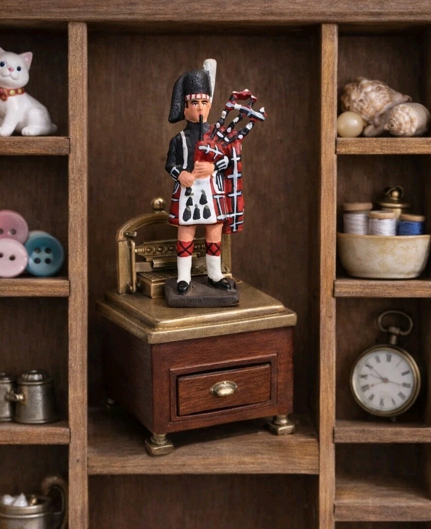 VTG Scottish Bagpiper Figurine Hand Painted Miniature Highland Piper Trinket VTG Scottish Bagpiper Figurine Hand Painted Miniature Highland Piper Trinket