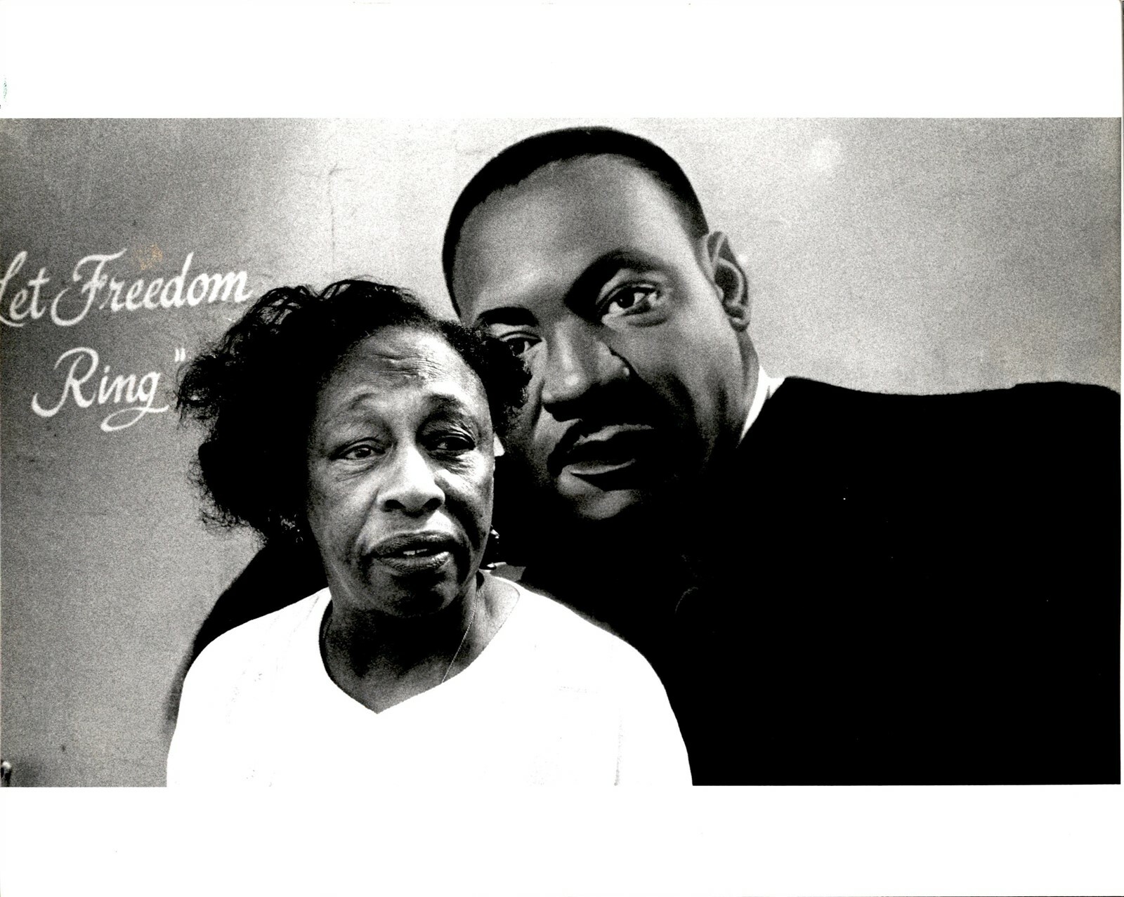 LG923 1990 Original Marc Regis Photo MARTIN LUTHER KING PORTRAIT AT AFRO BOOKS LG923 1990 Original Marc Regis Photo MARTIN LUTHER KING PORTRAIT AT AFRO BOOKS