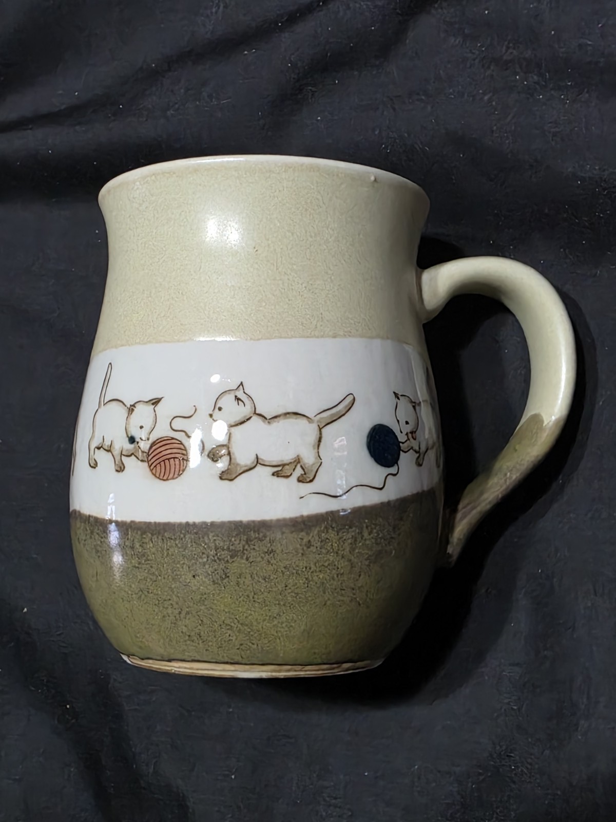 Beautiful Otagiri Stoneware Coffee Mug Kittens Playing w/ Yarn