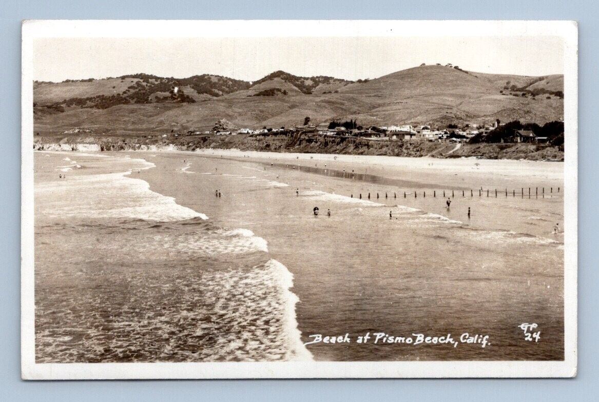 RPPC 1945. PISMO BEACH, CALIF. BATHING BEACH. POSTCARD MM27