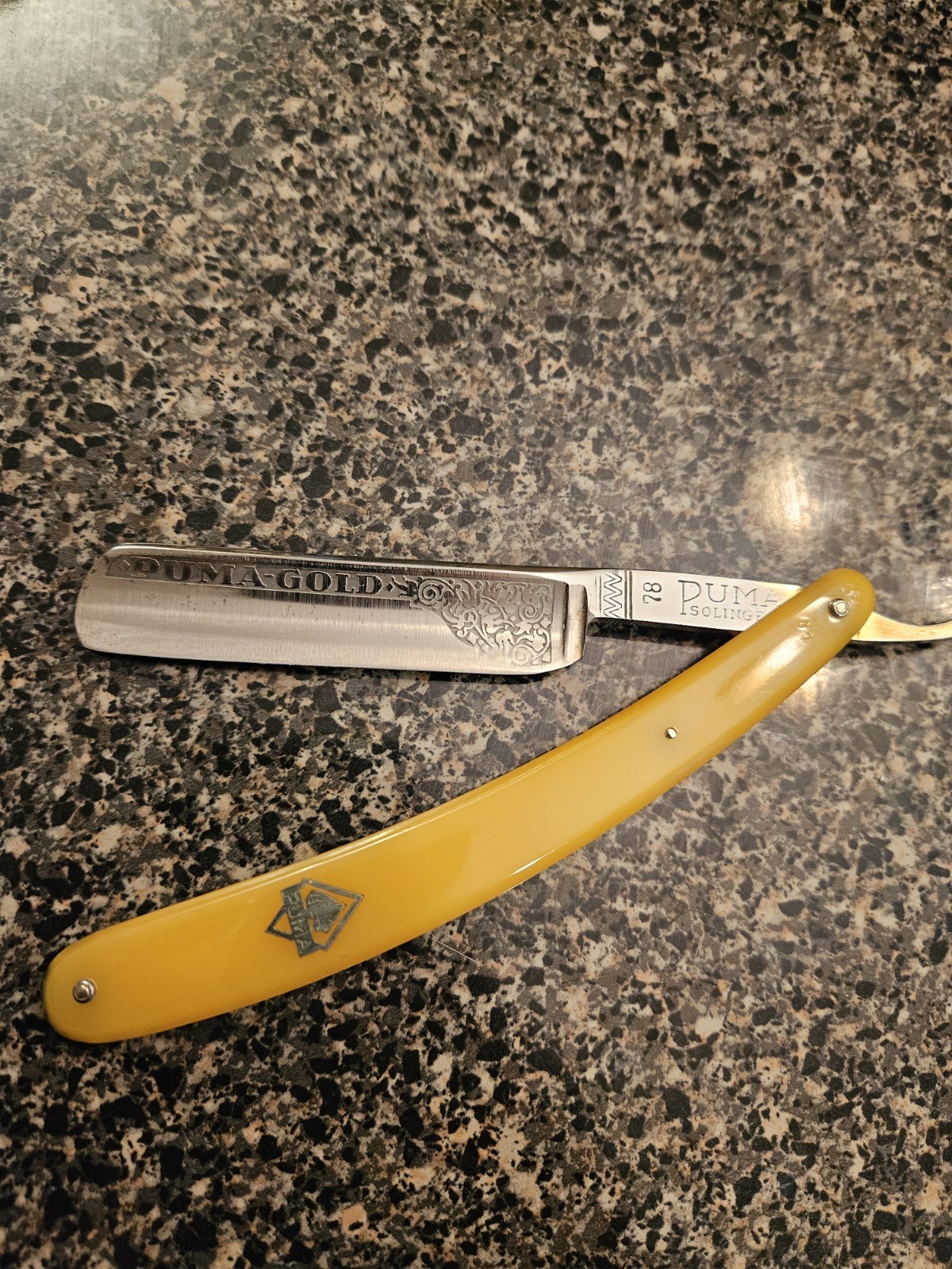 Vintage Puma Gold No 78 Straight Razor Solingen Germany 6/8 Shave Ready Yellow Vintage Puma Gold No 78 Straight Razor Solingen Germany 6/8 Shave Ready Yellow