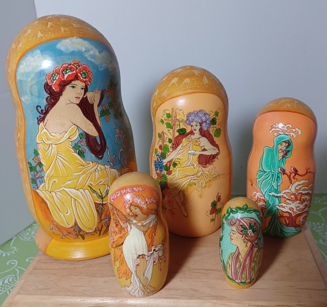Beautiful Set Of 5 Vintage Russian Nesting Dolls + Incredible Detailed Artistry