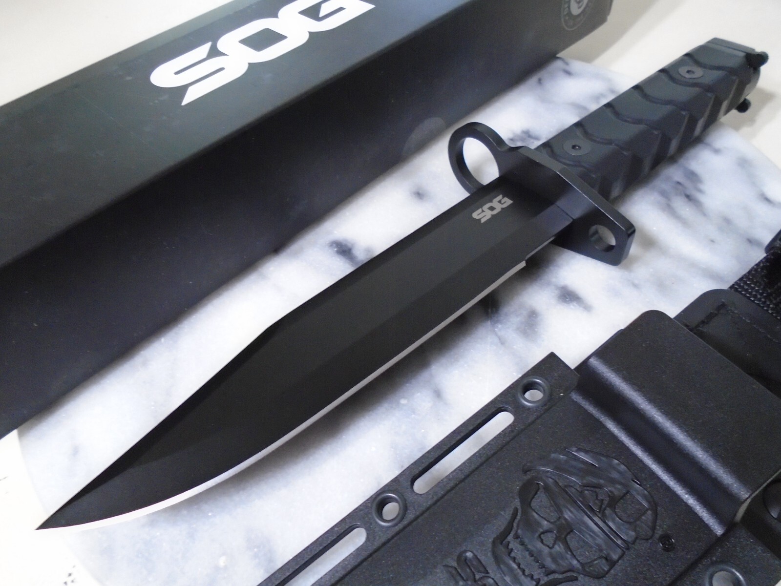 SOG Bar15C Clip Point Combat Knife Fixed Blade Aus-8 G10 BY1004-BX M-9 Bayonet SOG Bar15C Clip Point Combat Knife Fixed Blade Aus-8 G10 BY1004-BX M-9 Bayonet