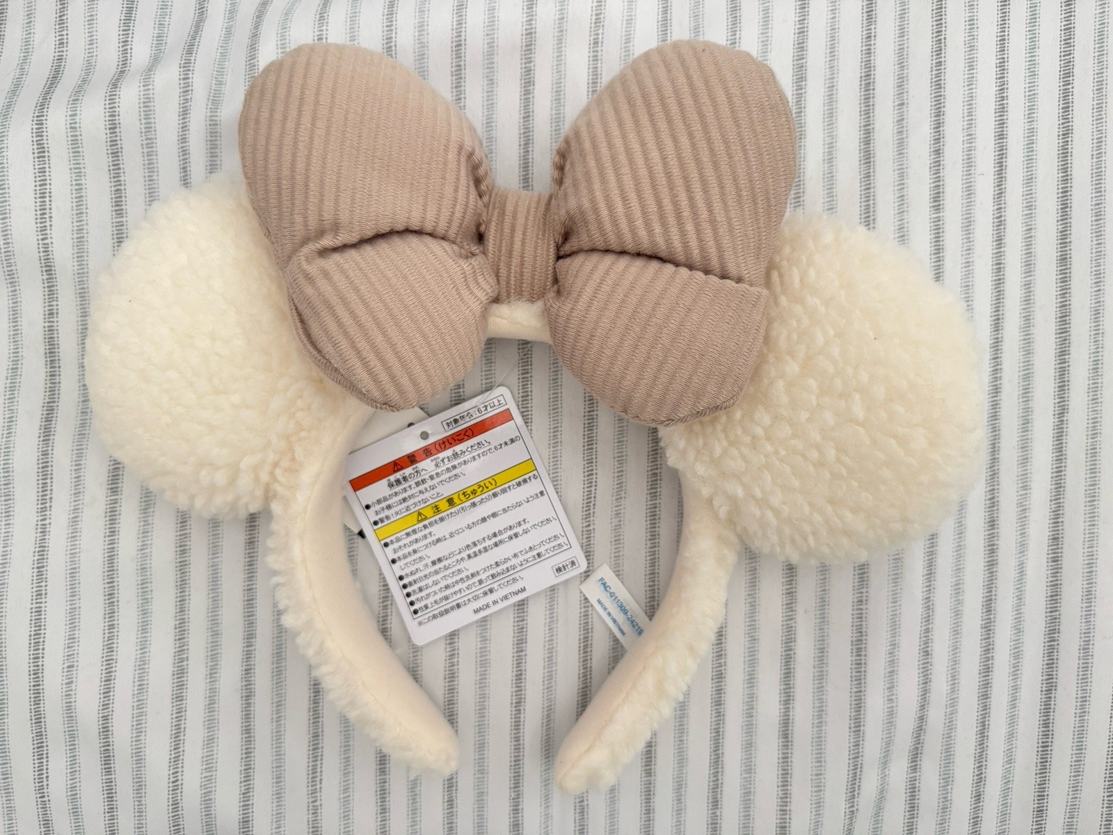 NWT Tokyo Disney White Beige Fluffy Sherpa Minnie Mouse Ears Headband