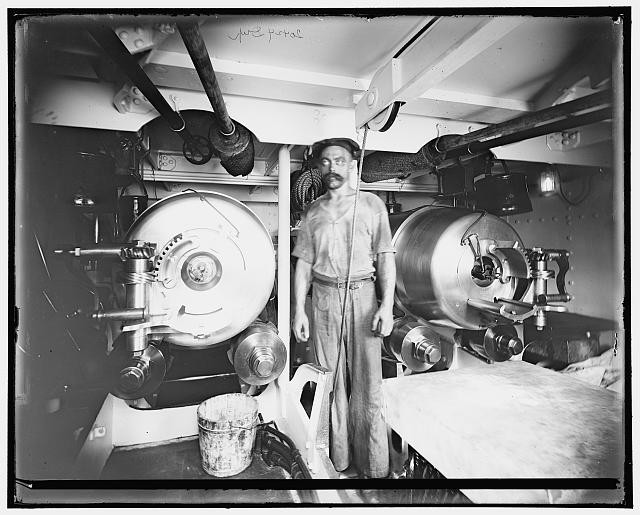 Photo:USS Indiana Battleship 1895-1901 13 Inch Guns Forward Turret Gunner
