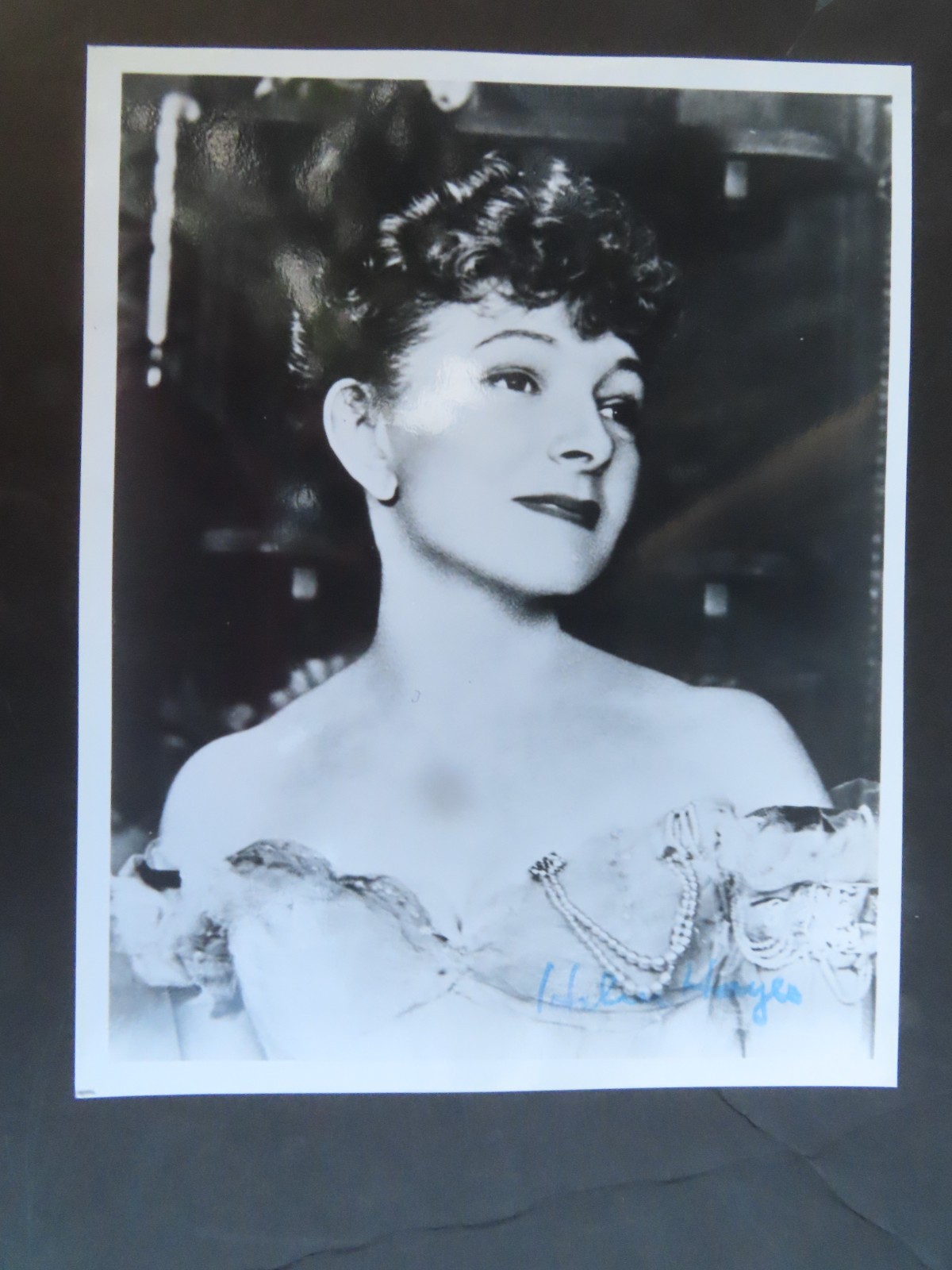 Signed Autographed 8 X 10 Photo Helen Hayes Actress Deceased Signed Autographed 8 X 10 Photo Helen Hayes Actress Deceased