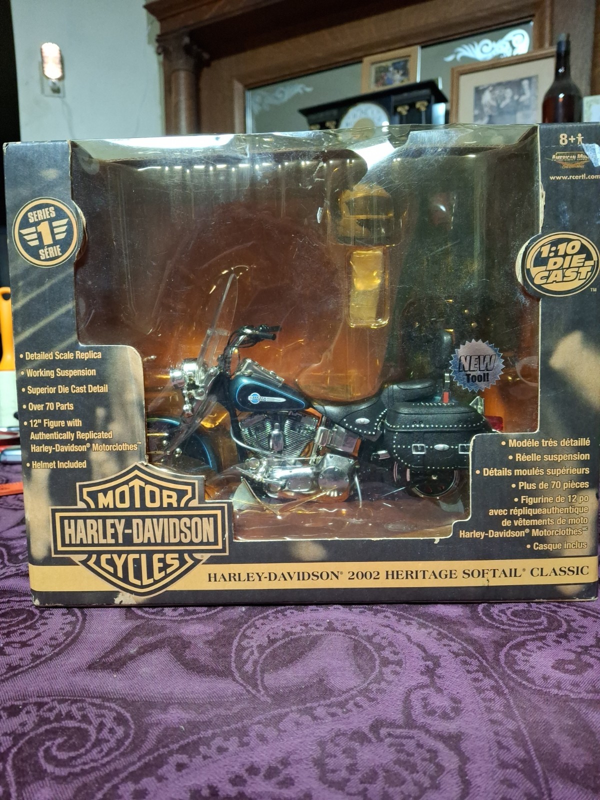 ERTL American Muscle 2002 Harley-Davidson Heritage Softail Classic 1:10 Diecast 