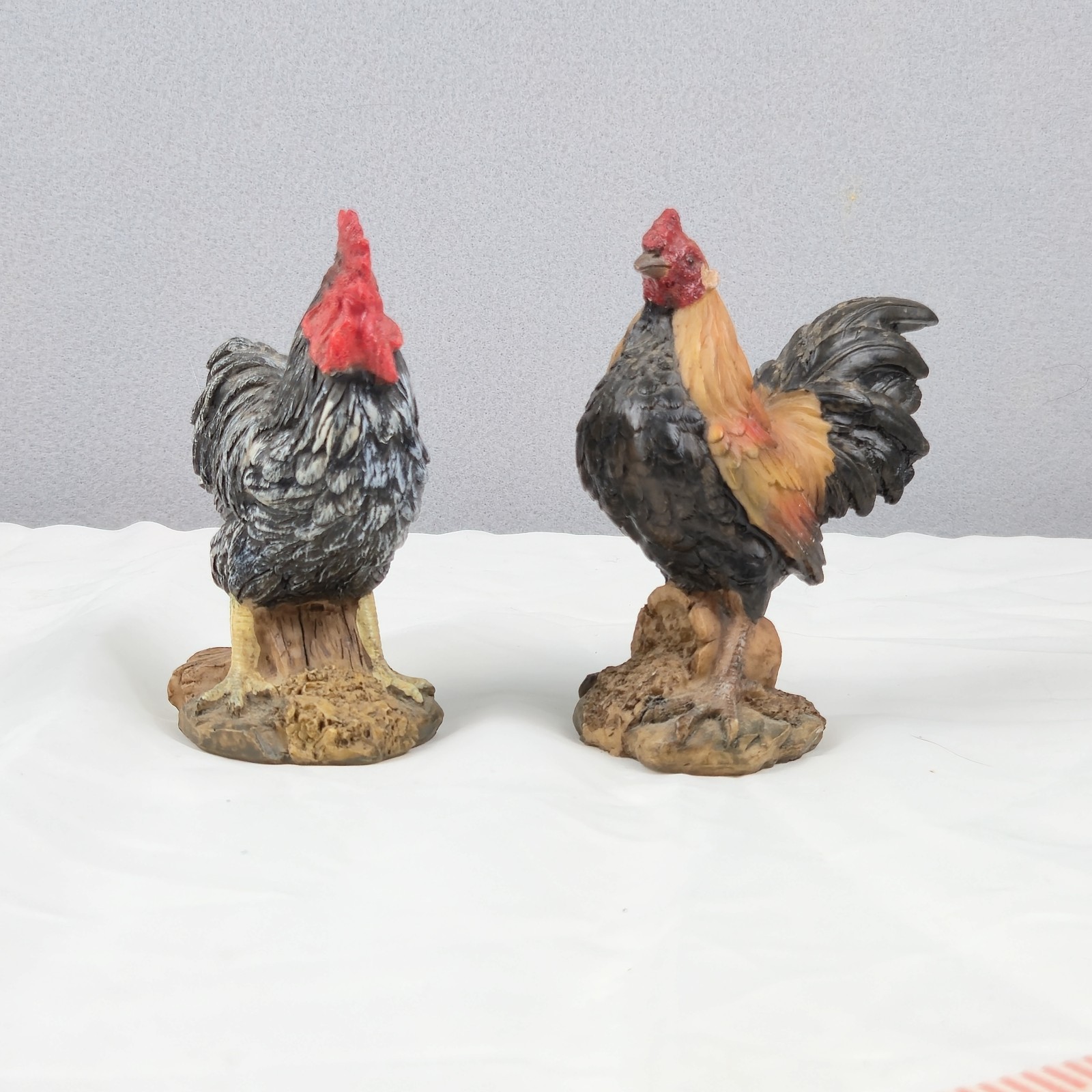 Vintage Farmhouse Rooster Figurine Set - 2 Piece Decorative Resin Statue Pair