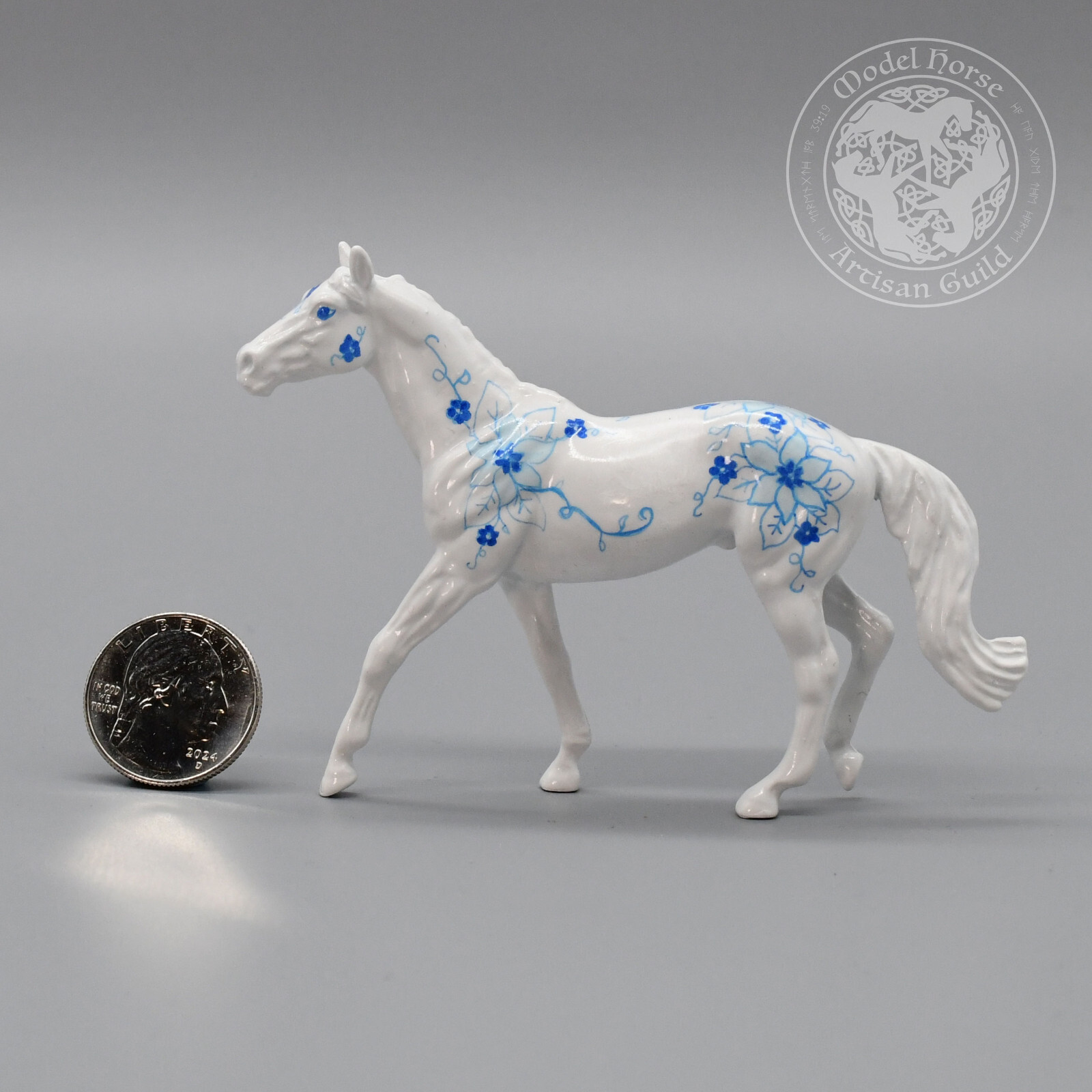 Custom G5 Walking Thoroughbred Stablemate Breyer - Glossy Blue Floral - 1:32 Custom G5 Walking Thoroughbred Stablemate Breyer - Glossy Blue Floral - 1:32