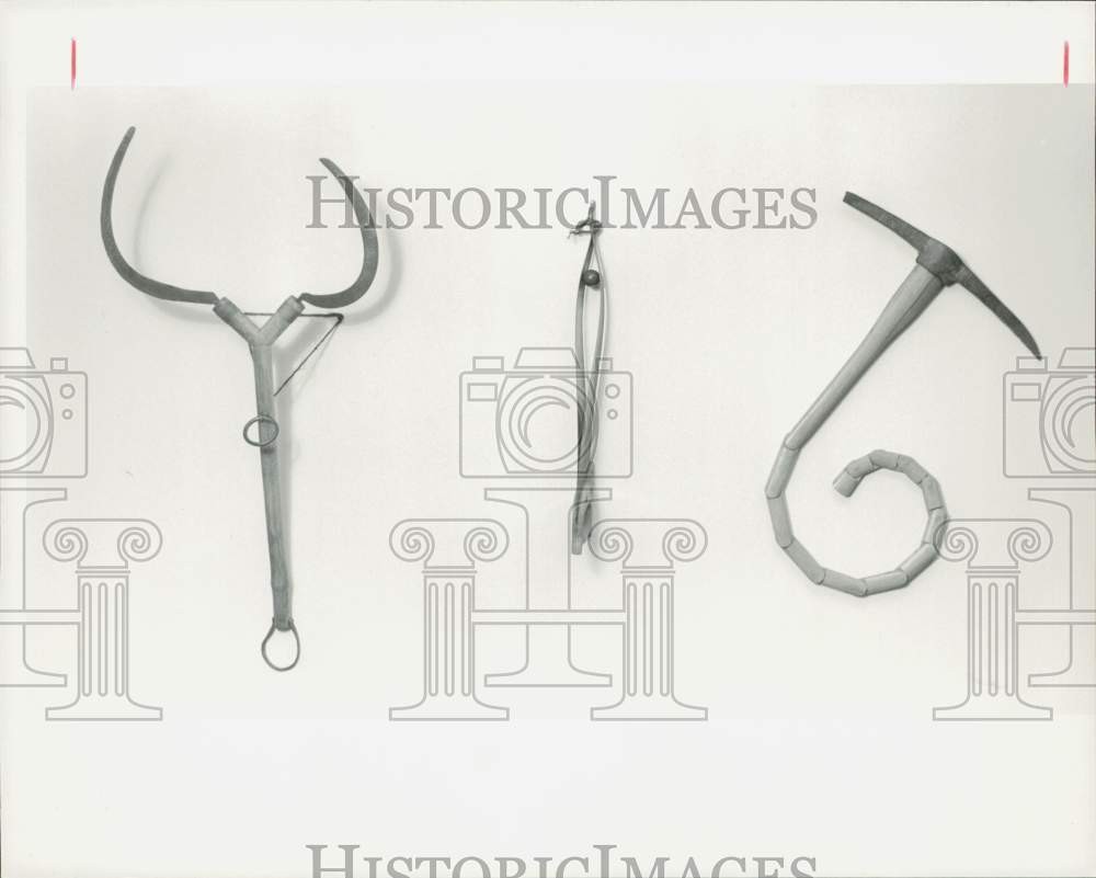 1991 Press Photo Ken Gray\'s Series of Zodiac Signs Created from Farm Tools 1991 Press Photo Ken Gray\'s Series of Zodiac Signs Created from Farm Tools