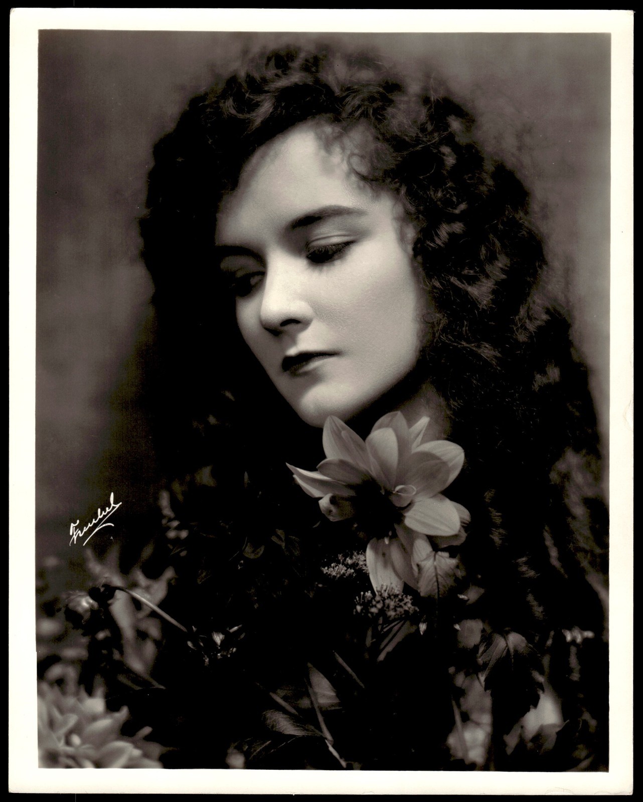 Mary Philbin 8x10 Original Press Studio Photo w/COA *Y5266