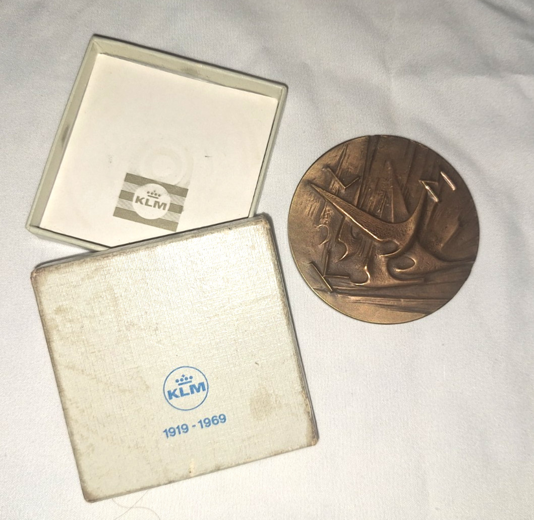 KLM Bronze Medal 50 Years 1919-1969 Fred Carasso Aviation Commemorative Medal KLM Bronze Medal 50 Years 1919-1969 Fred Carasso Aviation Commemorative Medal