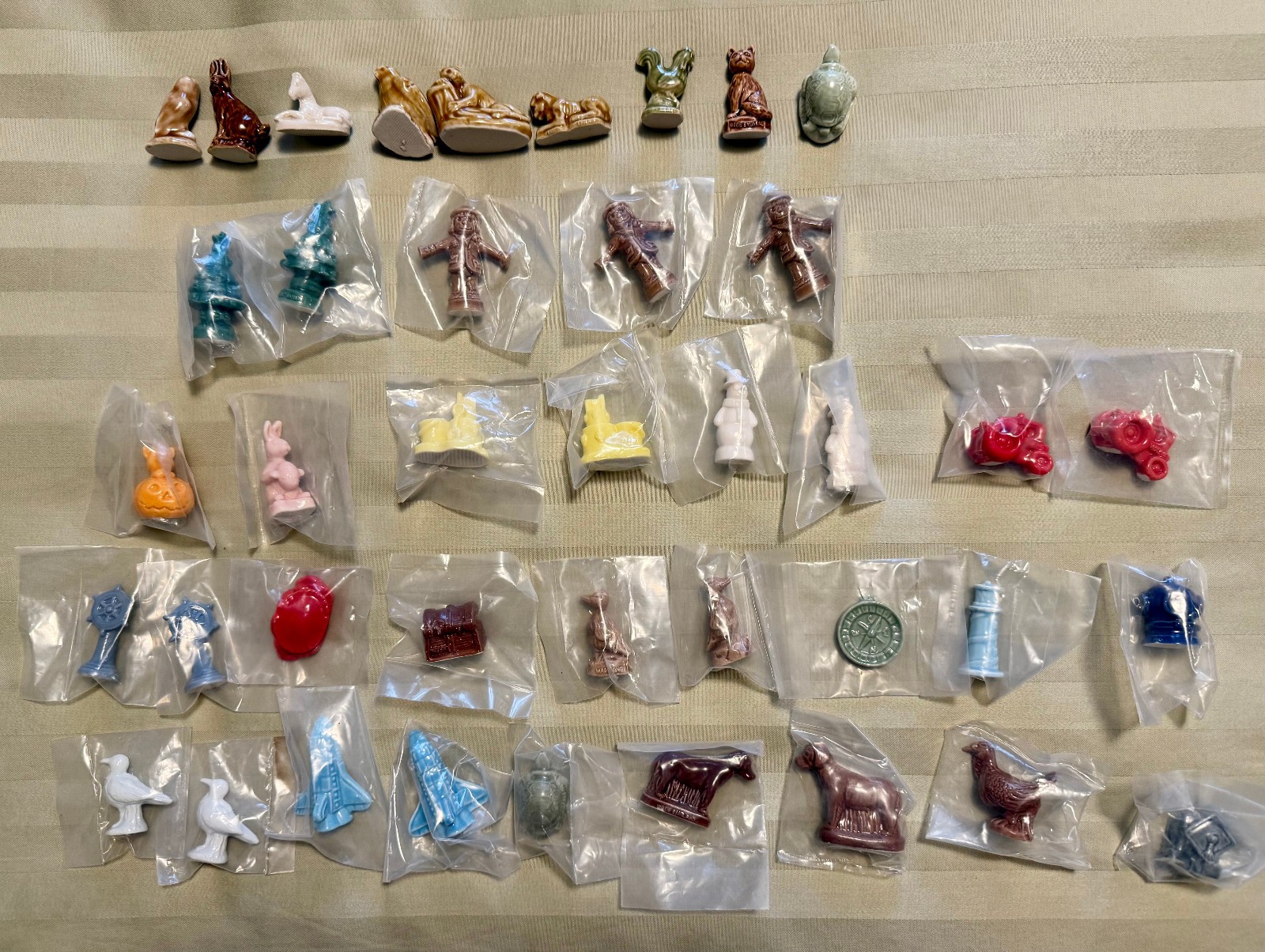 VINTAGE WADE ENGLAND FIGURINES LOT OF 40 ASSORTED