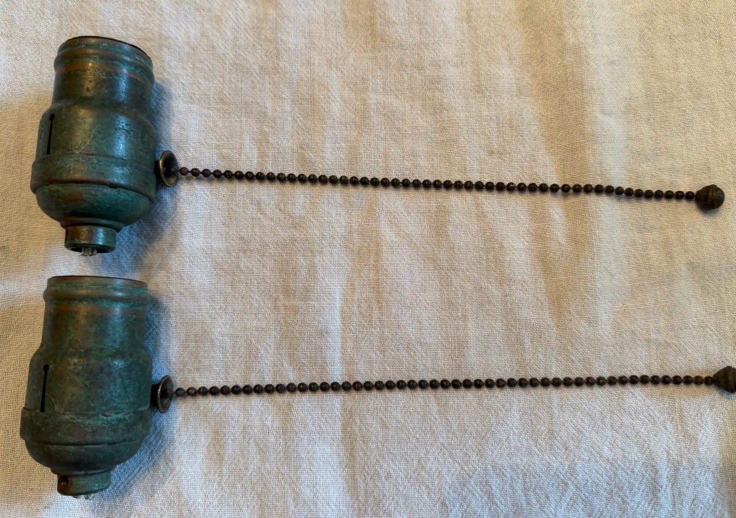 2 Rare BRYANT Fat Boy Electric Sockets Ball Pull Chain GREEN PATINA Tiffany ERA 2 Rare BRYANT Fat Boy Electric Sockets Ball Pull Chain GREEN PATINA Tiffany ERA