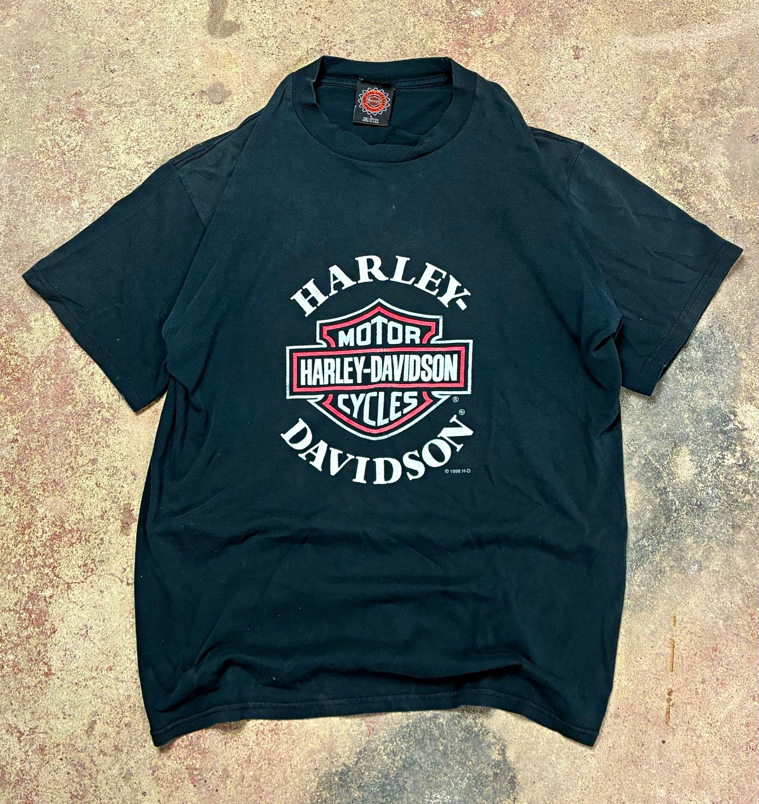 Vintage 1996 Harley-Davidson Motor Cycles Classic Shield Logo Black T-Shirt Vintage 1996 Harley-Davidson Motor Cycles Classic Shield Logo Black T-Shirt