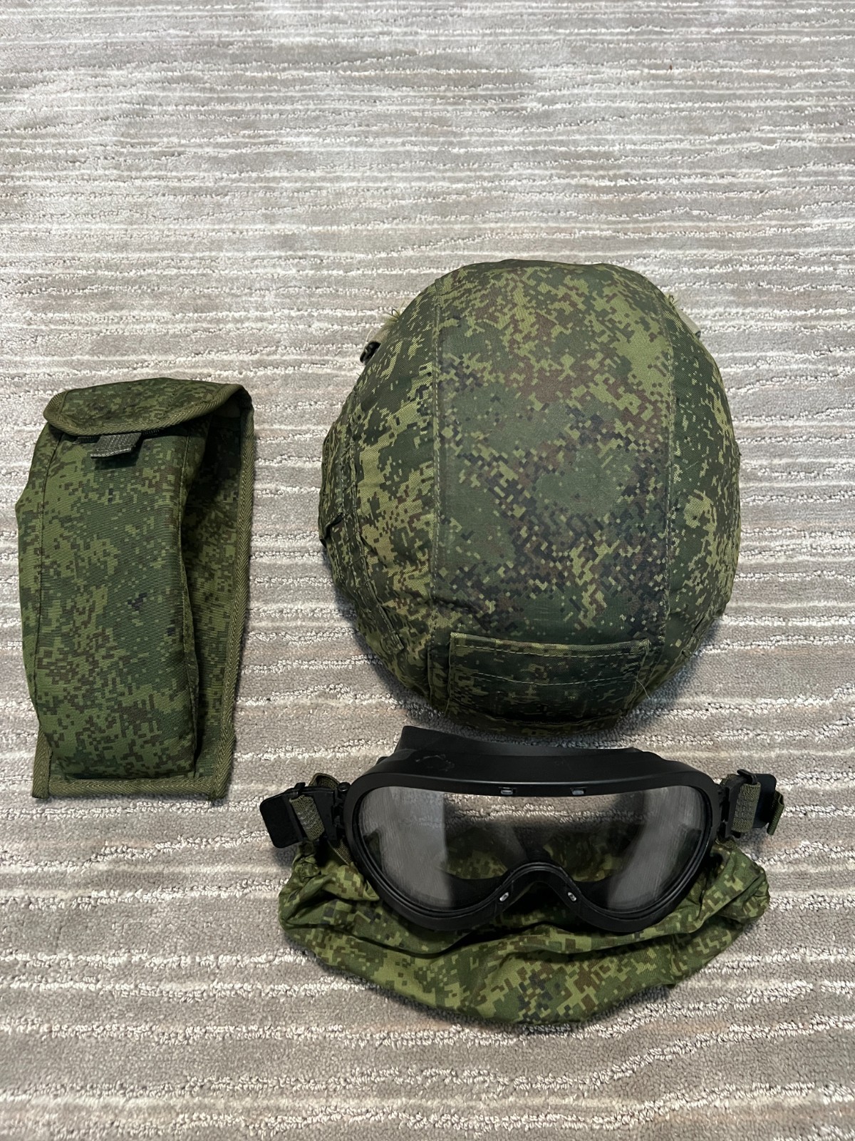 Russian Army Helmet 6B47 Ratnik Size 2 ORIGINAL ISSUE + 6B50 Goggles w/ Pouch Russian Army Helmet 6B47 Ratnik Size 2 ORIGINAL ISSUE + 6B50 Goggles w/ Pouch