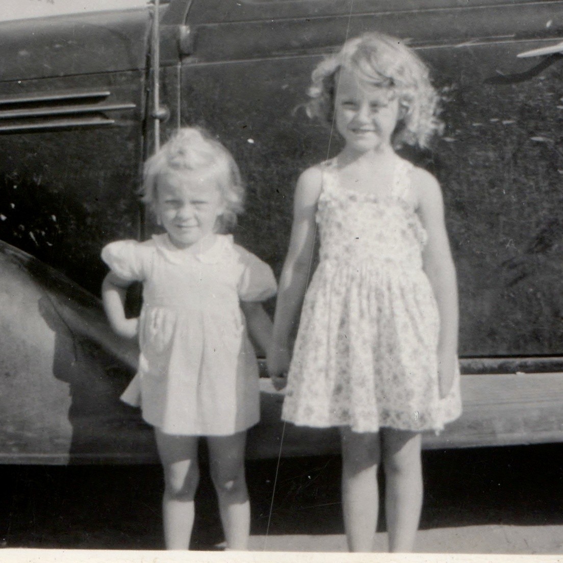 ID'd c1940s Webb Sisters Classic Car Coupe Snapshot Photo Little Girls Dresses ID'd c1940s Webb Sisters Classic Car Coupe Snapshot Photo Little Girls Dresses
