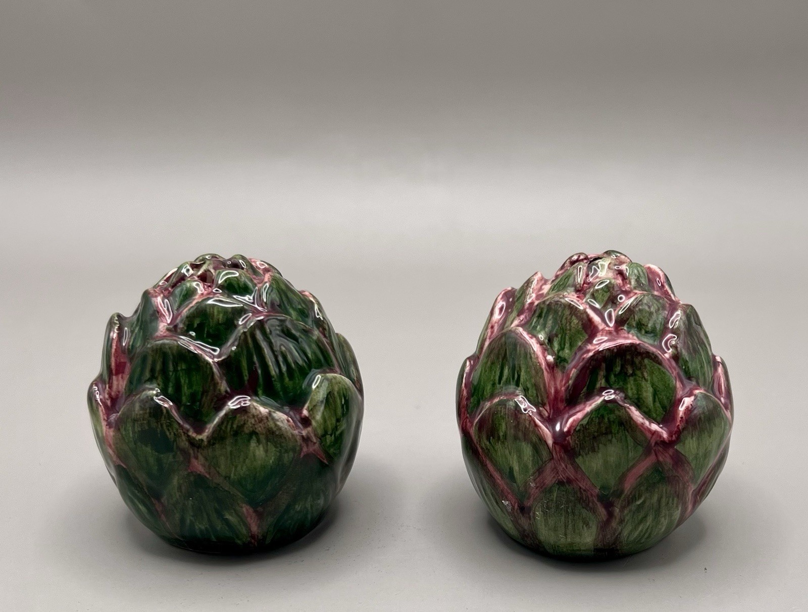 Vintage Ceramic Artichoke Salt and Pepper Shakers Majolica Style Green/Purple se
