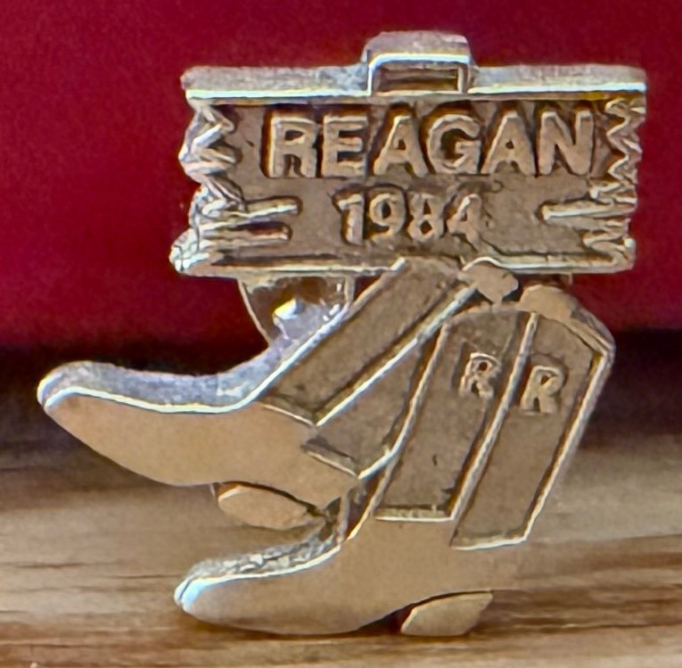 Ronald Reagan 1984 Lapel Pin-Gold Color (1980s)