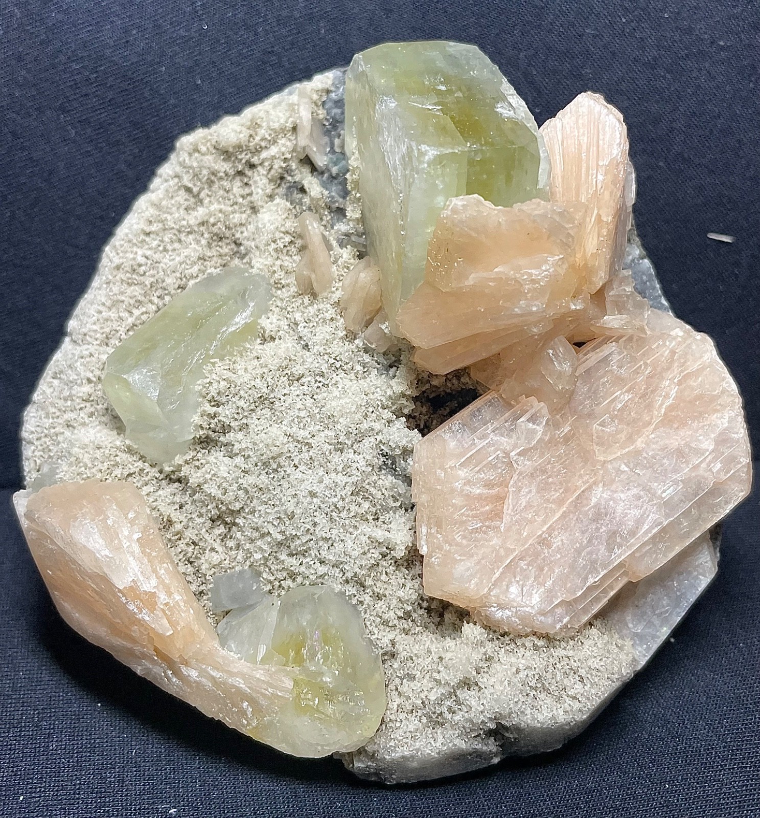 502g Natural green Apophyllite w/ stilbite stunning Spiceman 10x10.5x6 cm