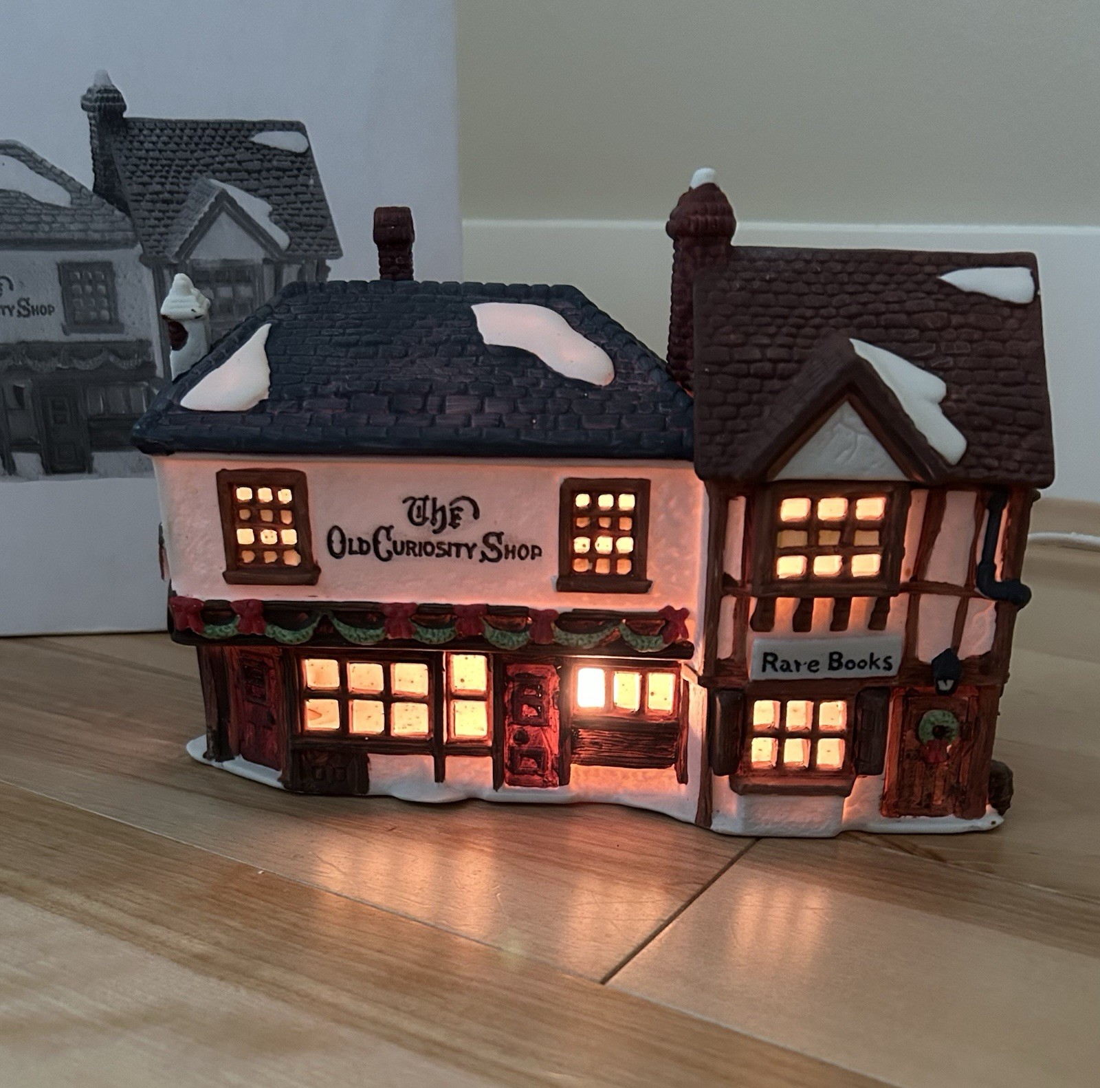 Deptartment 56 Dickens Village Old Curiosity Shop Rare Book Store 5905-6 Lighted