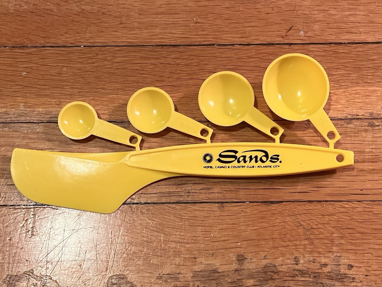 VINTAGE 70s Sands Hotel Casino Atlantic City Plastic Measuring Spoon Set