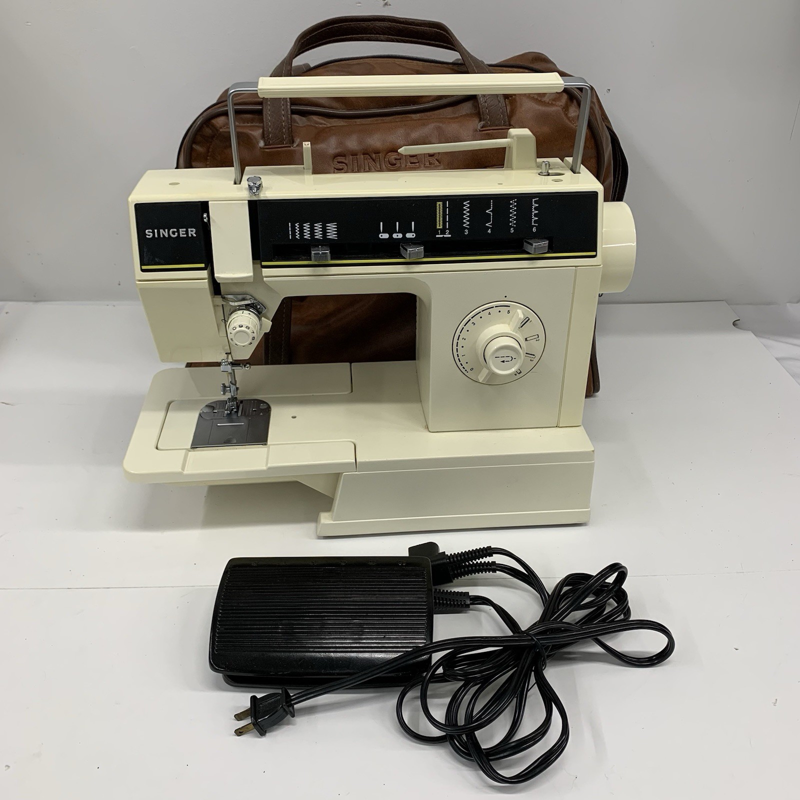 RARE VINTAGE Singer 6212C Sewing Machine W/ Pedal + Bag TESTED & WORKING RARE VINTAGE Singer 6212C Sewing Machine W/ Pedal + Bag TESTED & WORKING