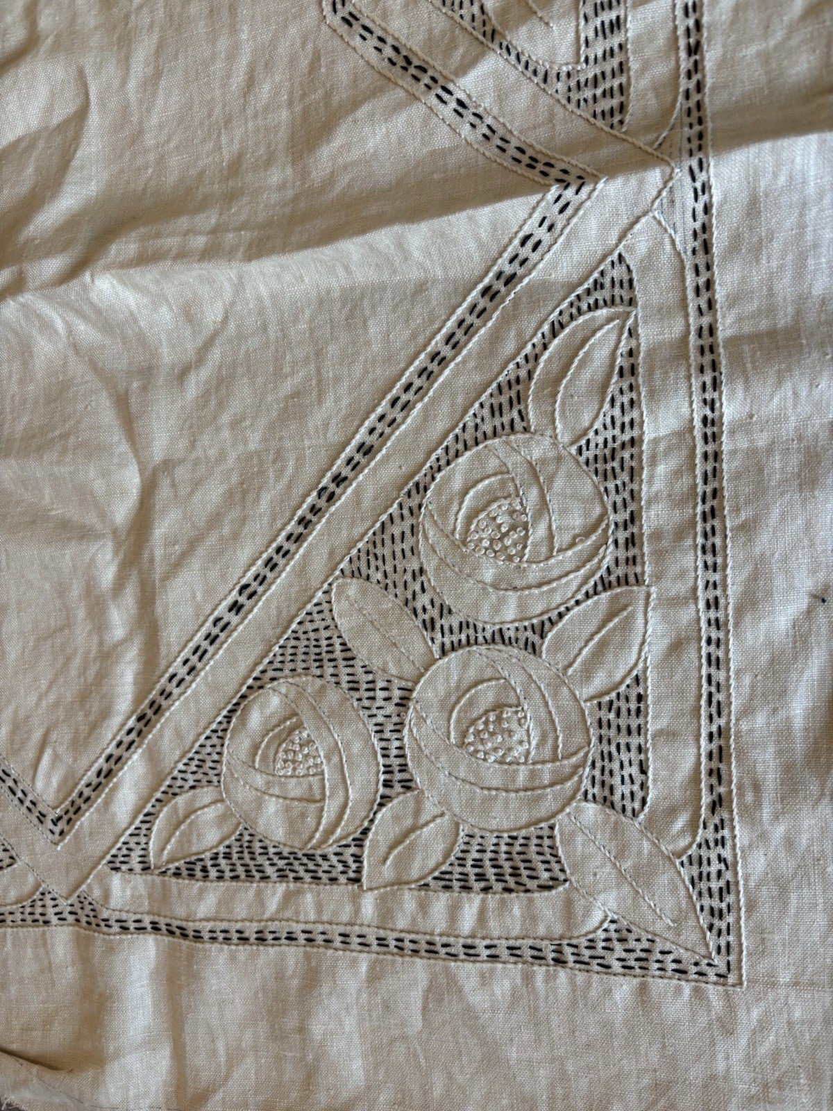 ASMUS-Bradley VTG linen Tablecloth 53x73&4-18”Napkins Almost Finished Beautiful ASMUS-Bradley VTG linen Tablecloth 53x73&4-18”Napkins Almost Finished Beautiful