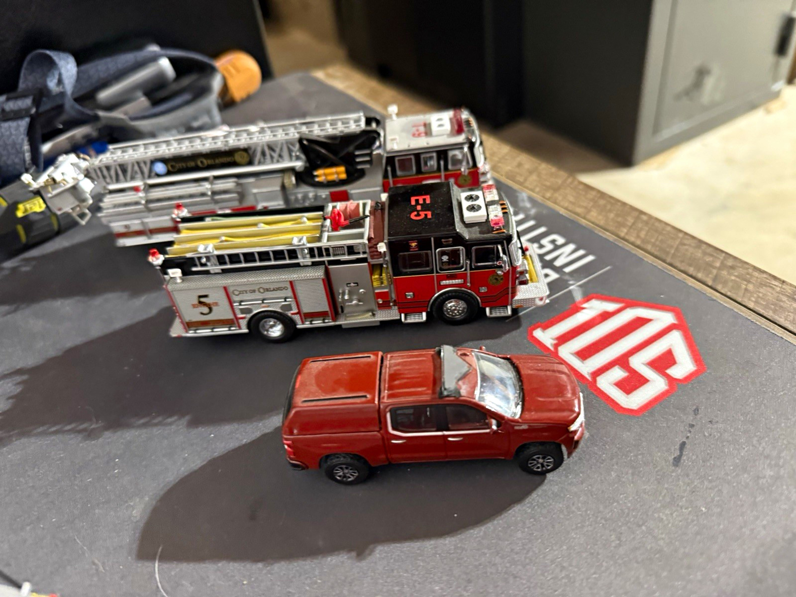 Firefighting & Rescue Model Vehicle Lot - City of Orlando Ladder 9, Red Pickup