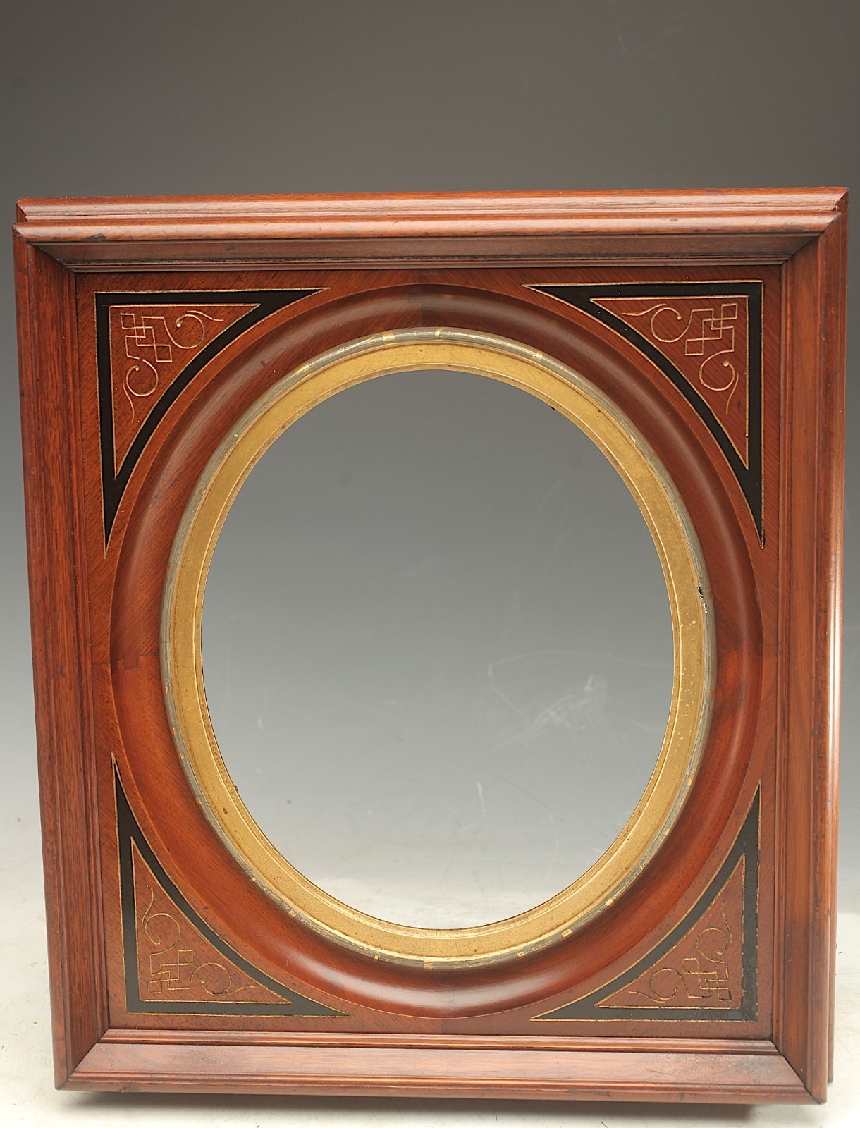 ANTIQUE VICTORIAN DEEP WELL PICTURE FRAME ORNATE OVAL OPENING STUNNING