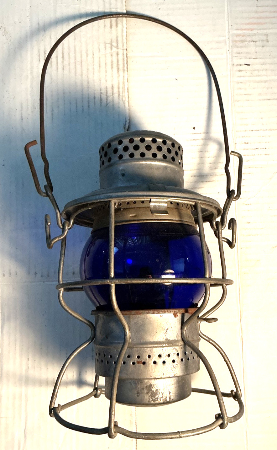 VINTAGE ADLAKE KERO N.H RAILROAD LANTERN W/VINTAGE COBOLT KOPP GLOBE - VERY RARE VINTAGE ADLAKE KERO N.H RAILROAD LANTERN W/VINTAGE COBOLT KOPP GLOBE - VERY RARE