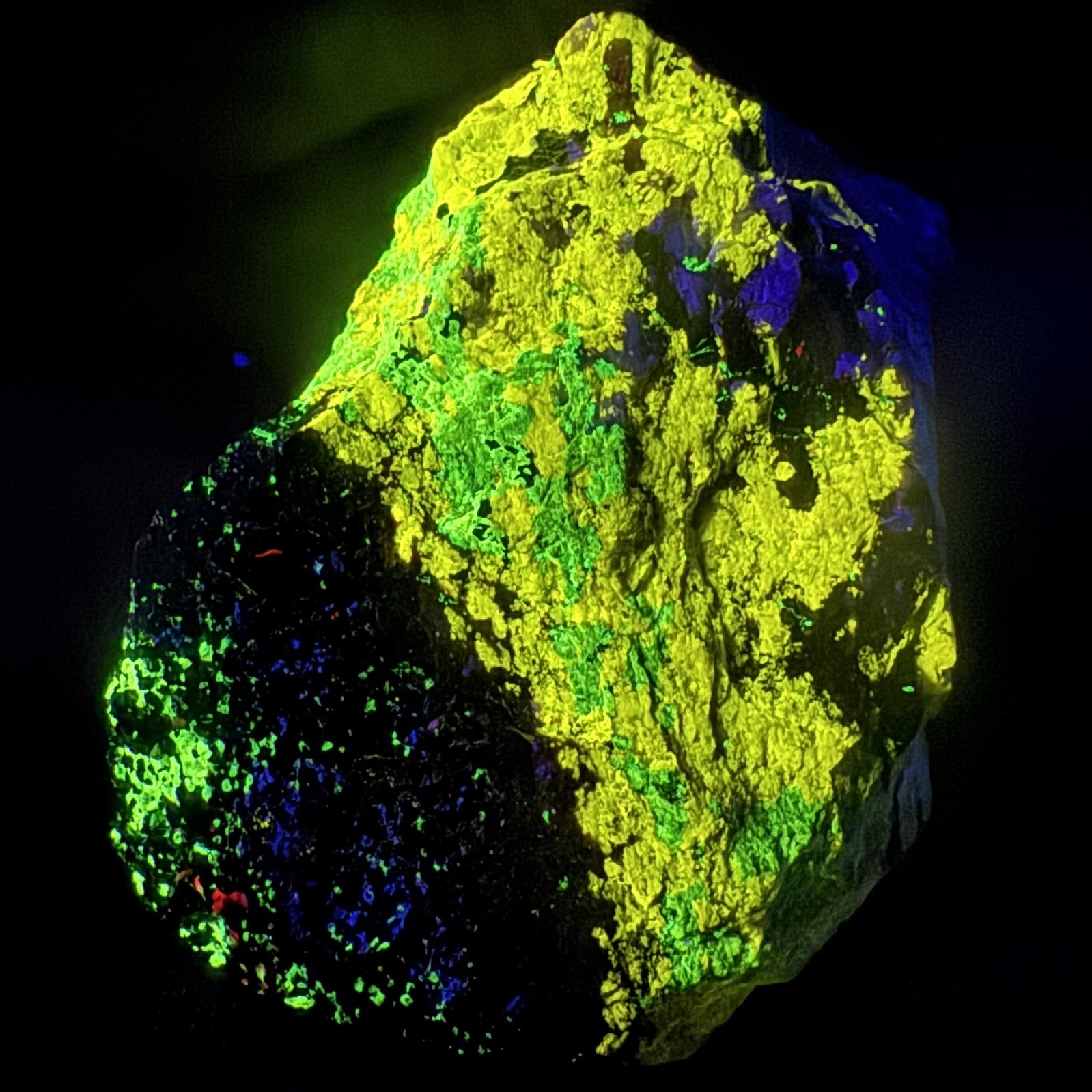 Fine Rich Esperite Specimen: Franklin mine, Franklin, Sussex Co., New Jersey Fine Rich Esperite Specimen: Franklin mine, Franklin, Sussex Co., New Jersey