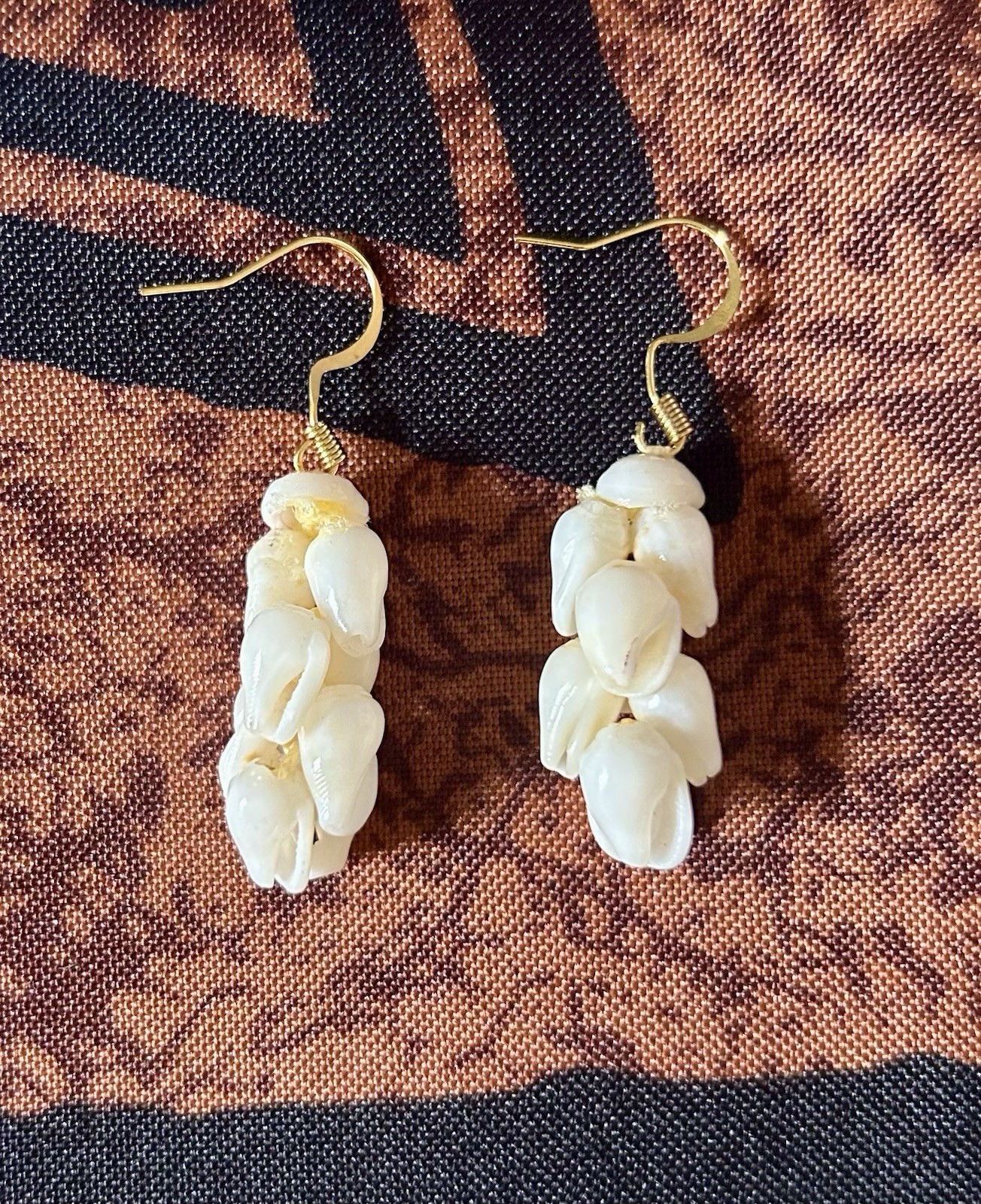 100% Hawaiian Alilea Shell Earrings 1.25” Long 100% Hawaiian Alilea Shell Earrings 1.25” Long