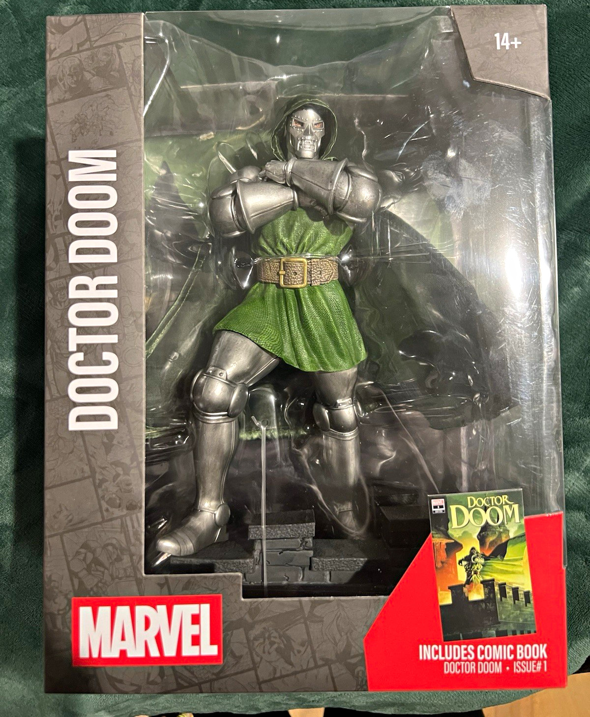 McFarlane Toys Marvel Doctor Doom 1:10 Scale Figure w/ Comic Book