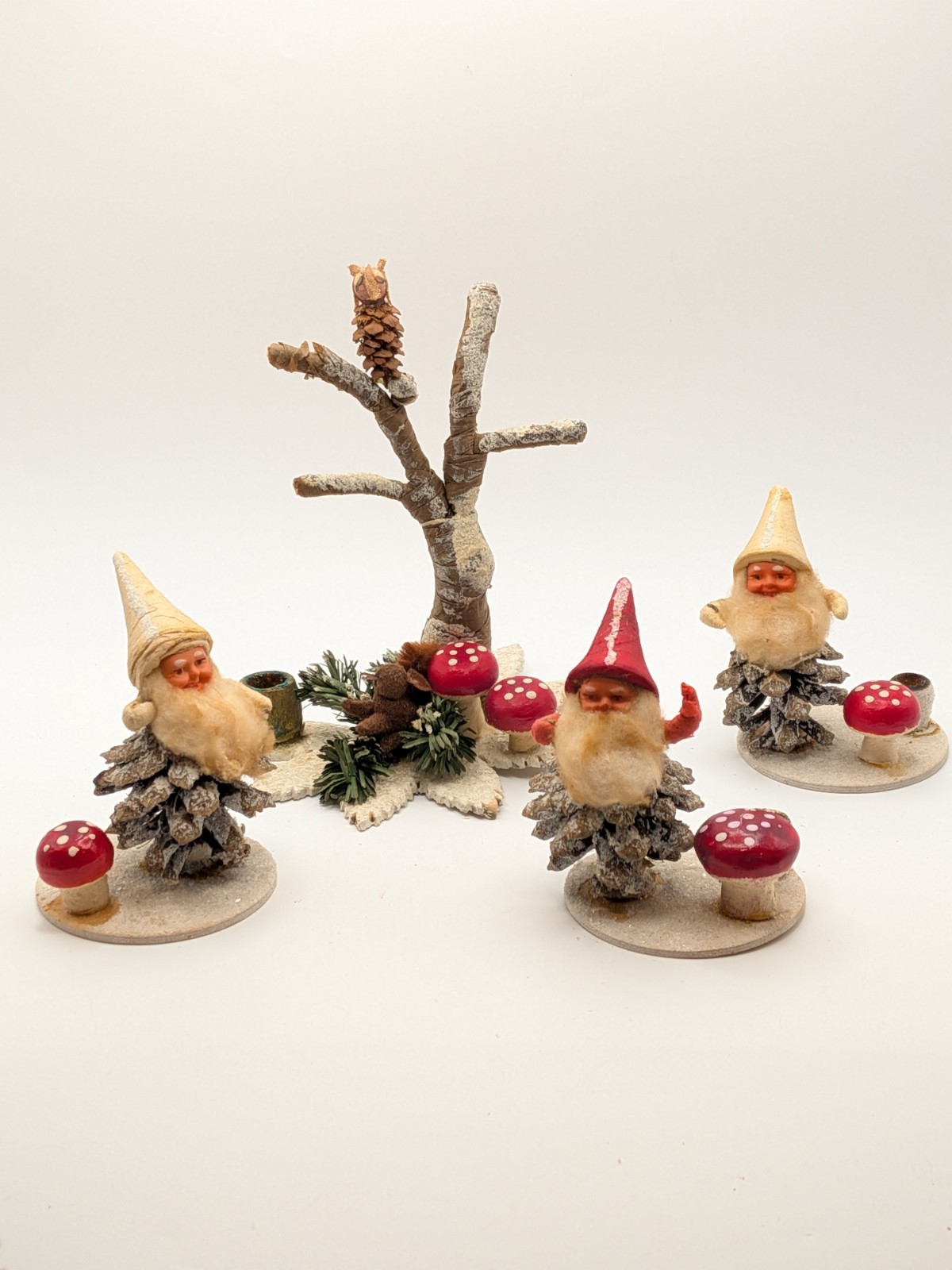 Vtg Christmas Pinecone Gnomes/Elves Mushroom Display~1950s Putz Style Japan~4 Pc