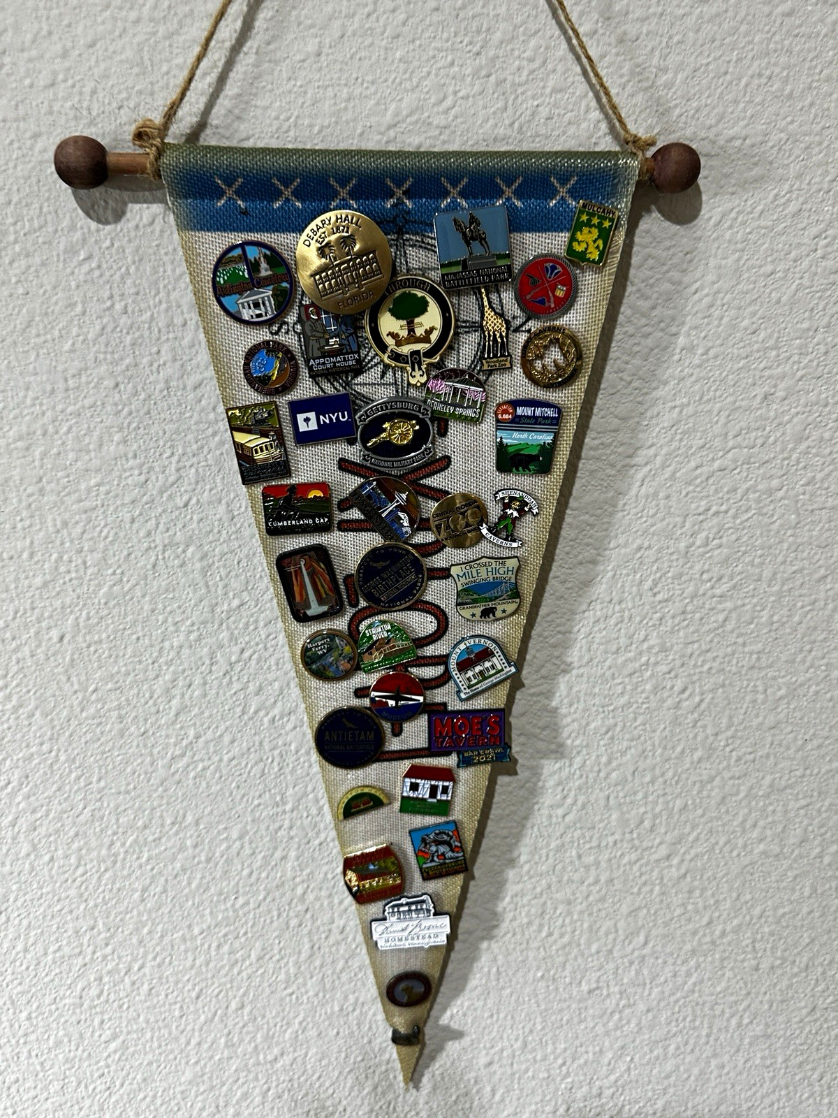 Vintage Travel Souvenir Pennant Wall Hanging w/ Assorted Pins, Moe’s Tavern 2021
