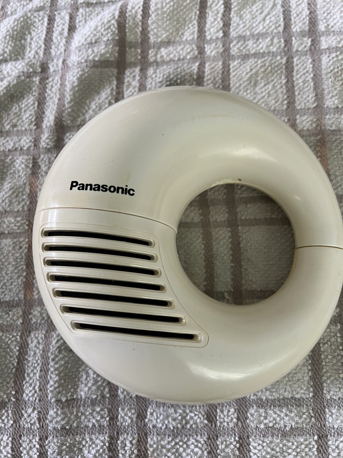 Vintage 1969 PANASONIC WHITE R-72 TOOT-A-LOOP AM Radio Works Great Vintage 1969 PANASONIC WHITE R-72 TOOT-A-LOOP AM Radio Works Great