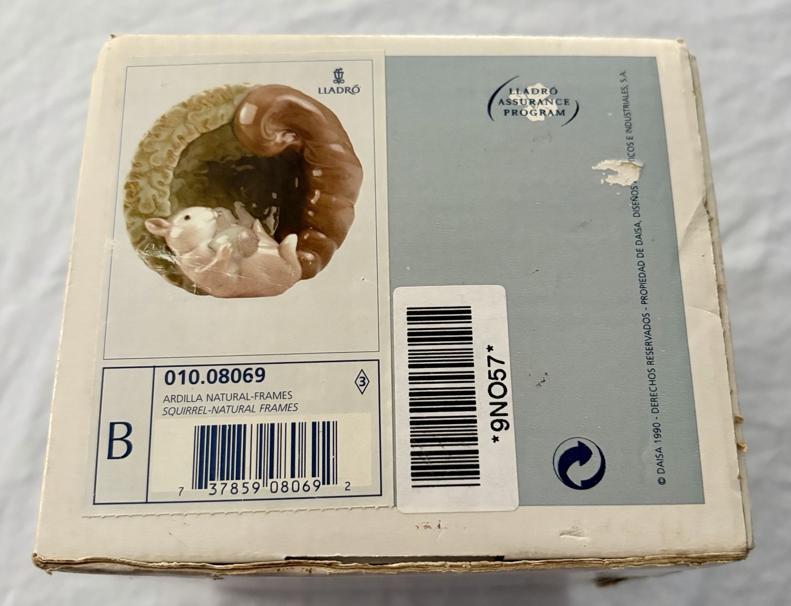 Lladro 8069 Squirrel Natural Frames In Round Arbor with Acorn    Unopened in Box